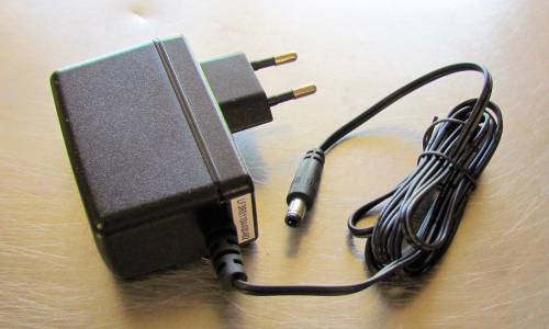 5V/2A Netzteil für KVM-Switches mit Stecker -- 5mm/2,4mm